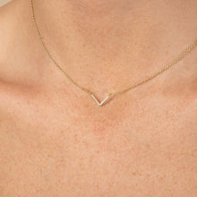 Load image into Gallery viewer, V-Necklace - Vida