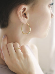 Gold Hoop Earrings - Cuidado