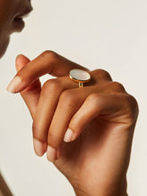 Load image into Gallery viewer, Oval Stone Ring - Mara Pearl
